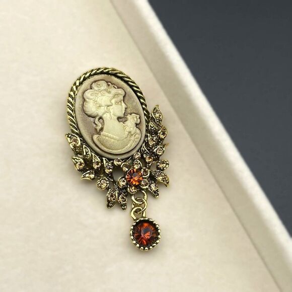 Yellow Gold with Champagne Topaz and Brown Crystal Lady Cameo Pin Back Brooch - Picture 4 of 7